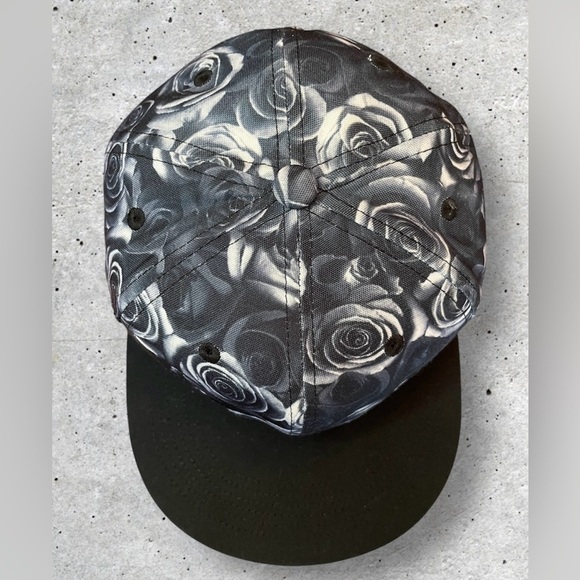 Quanhaigou Black Rose Snap Back Hat - Picture 5 of 9